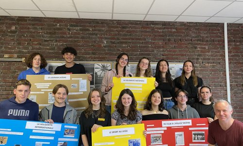 EXPOSITION - LES LYCÉENS REDÉCOUVRENT LES ANNÉES 80 À 2000